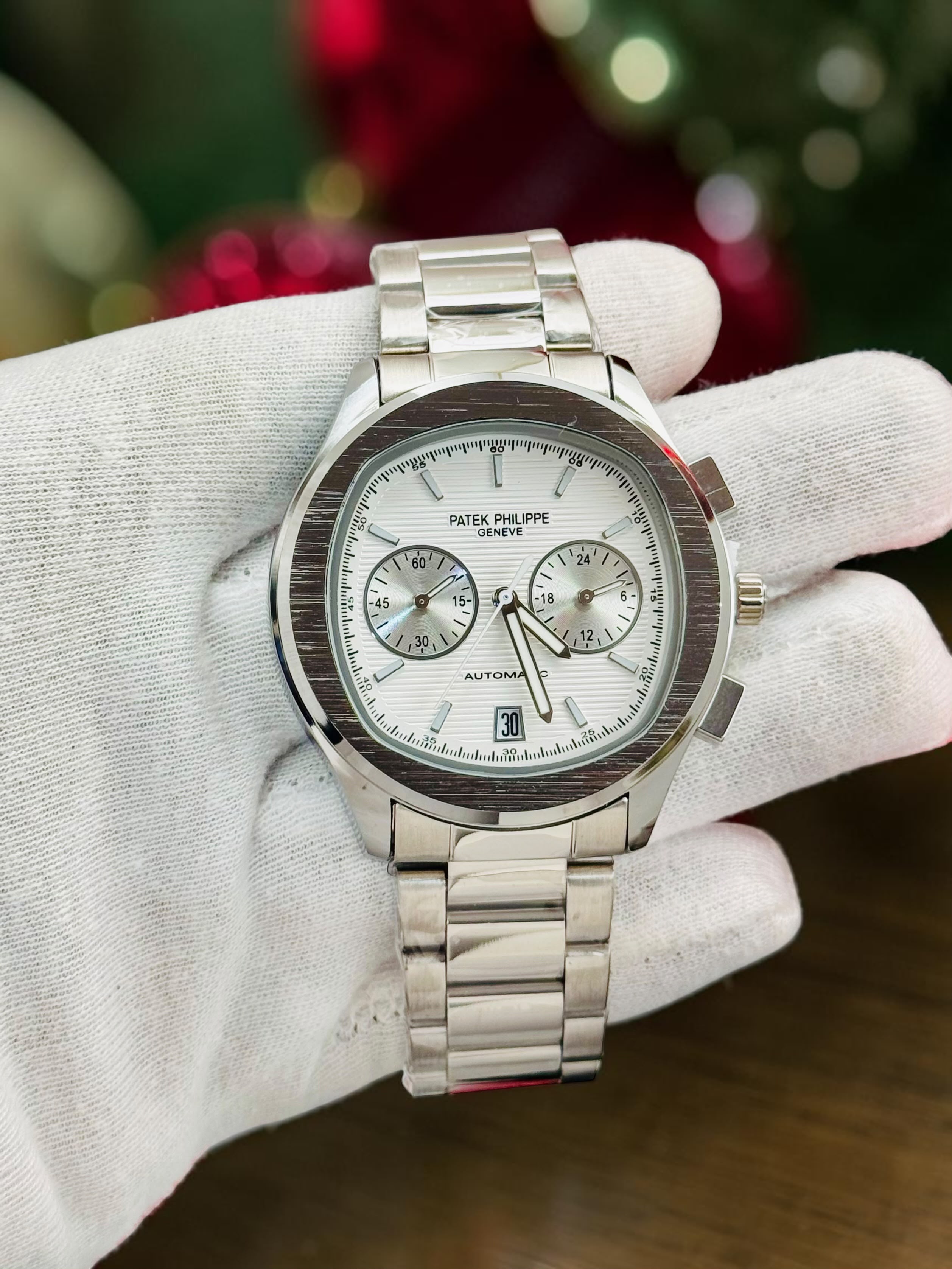 Luxury Gold Tone Automatic Style Men's Watch with Date Display