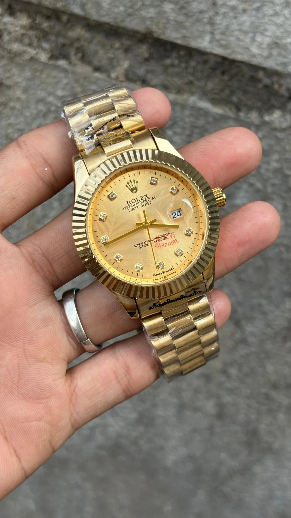 Luxury Gold Watch for Men & Women